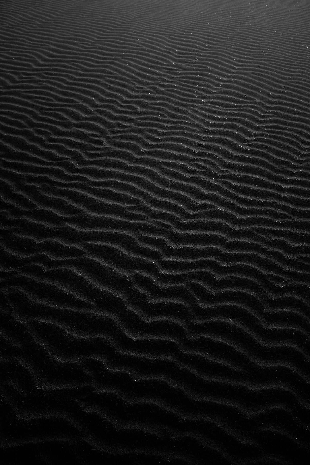 Black-and-white sand ripples